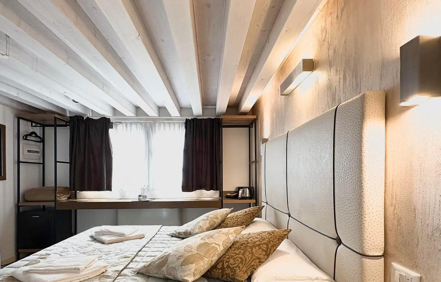 ונציה Al Canal Regio - Guest House