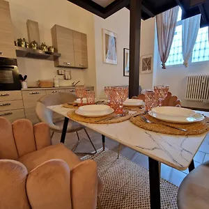 Apartamento Regina In Porta Romana 2 - Sky Tv, Wifi E Breakfast Box
